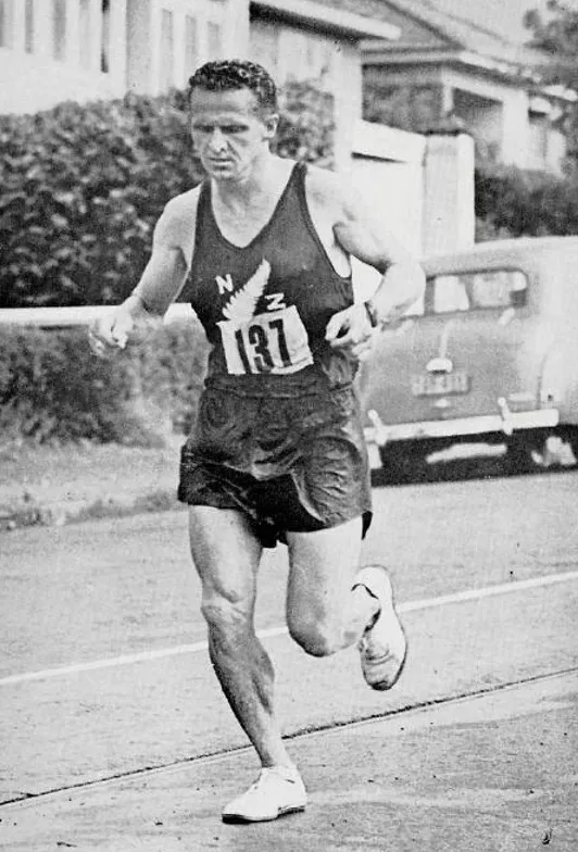 Arthur Lydiard running a road race for New Zealand